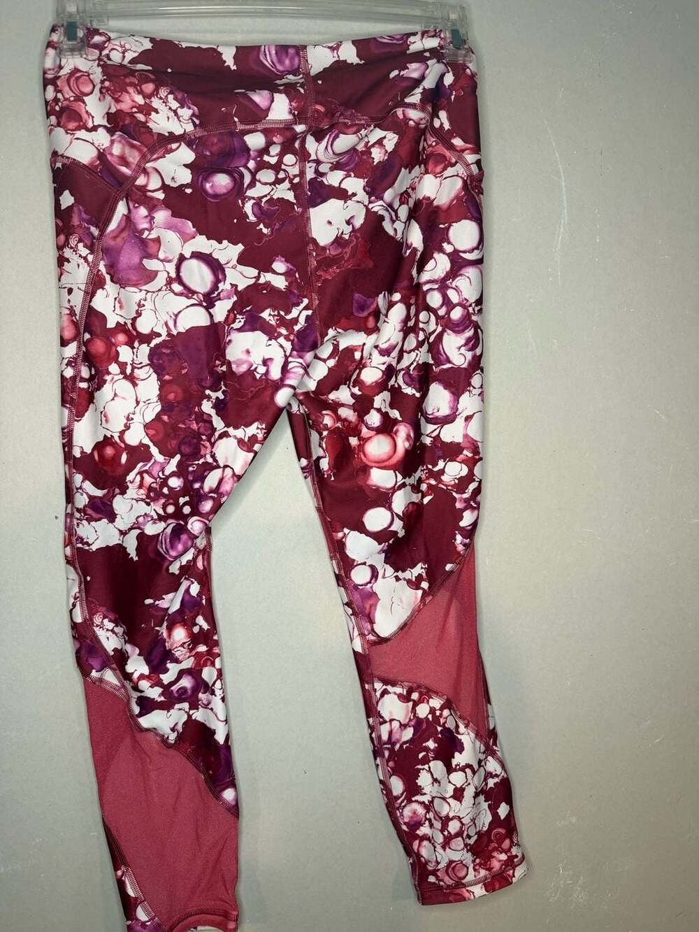 Under Armour HeatGear Women's Red Abstract Floral Mesh Panel Compression Legging - Picture 2 of 2